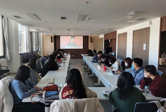 伟德bv国际体育观看十九届六中全会新闻发布会-良乡学生会场_副本.jpg