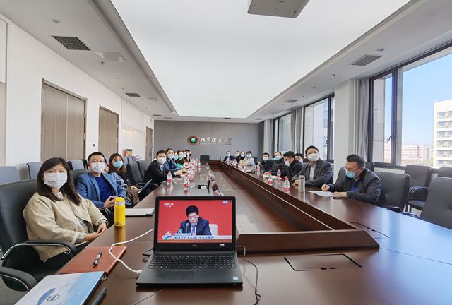 伟德bv国际体育观看十九届六中全会新闻发布会-良乡教工会场_副本.jpg